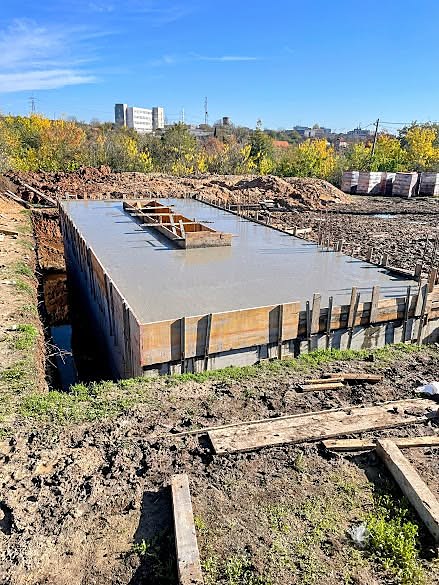 Излята и нивелирана бетонова основа